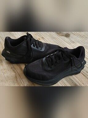 ALO Yoga Women's Black Athletic Running Sneakers
